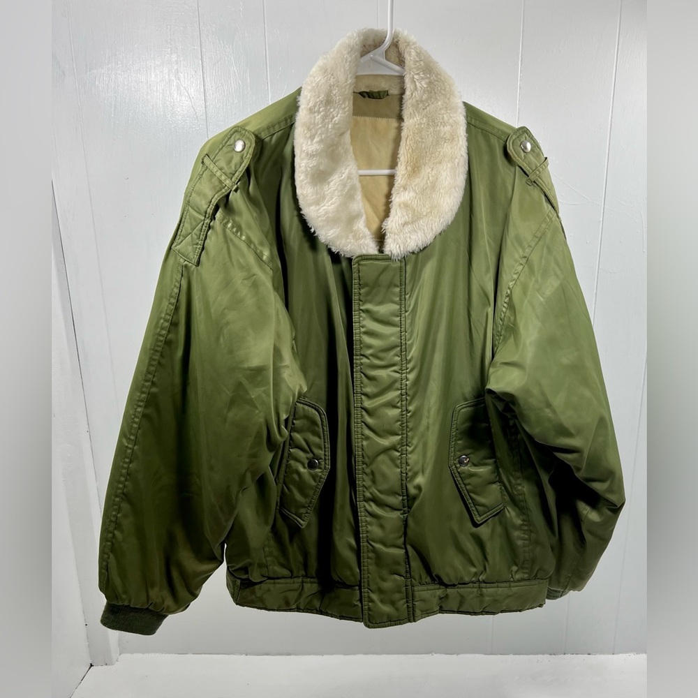 ✨Army Green Vintage Sz Medium Bomber Jacket✨